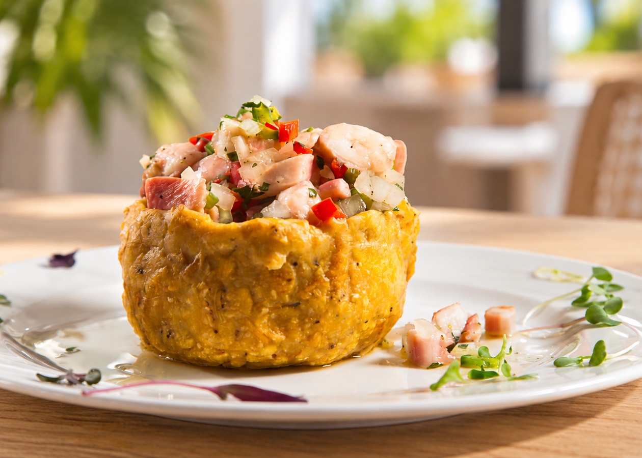 Mofongo relleno de ceviche de mariscos